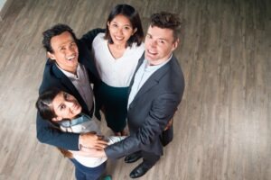 Grupo de personas que forman un grupo holding